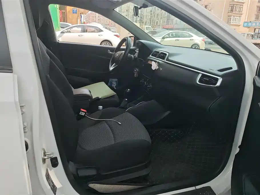 Hyundai Verna 2020 1.4L Manual GL Renewal Edition фото 8