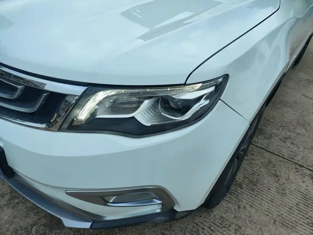 Фото 24 - Geely Atlas
