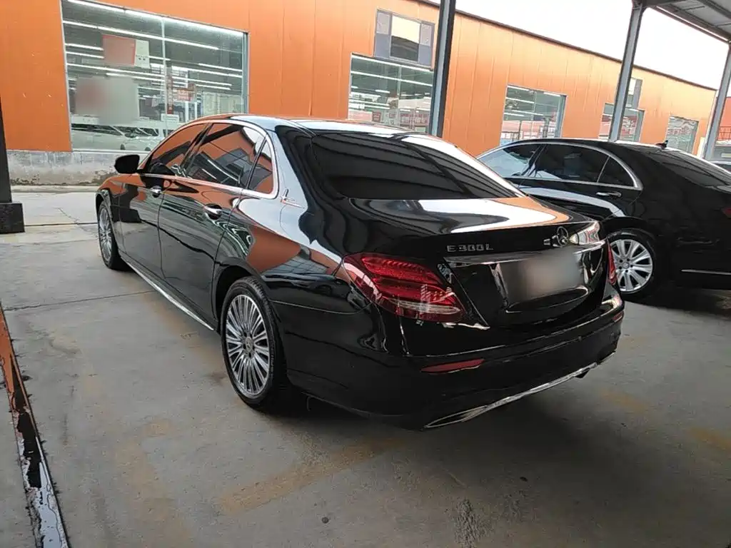 Фото 5 - Mercedes-Benz E-Class