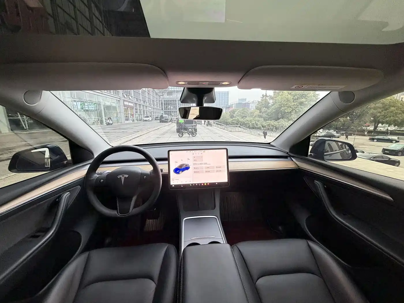 TESLA MODEL Y