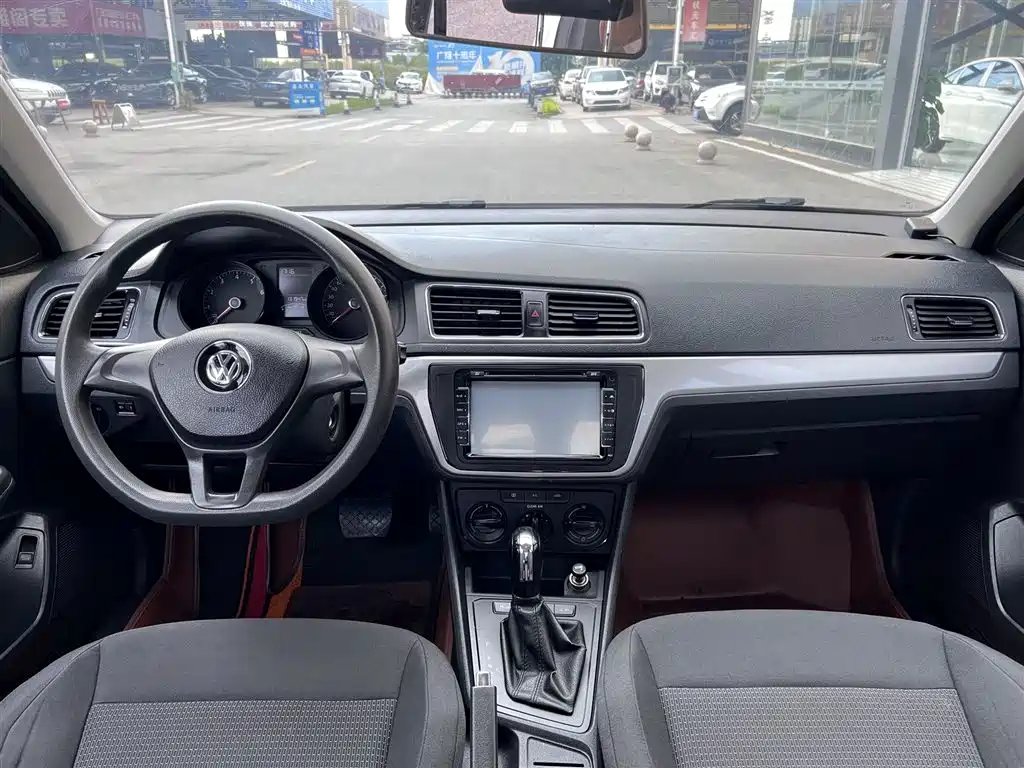 Volkswagen Lavida 2015 1.6L Automatic Trend Edition фото 5