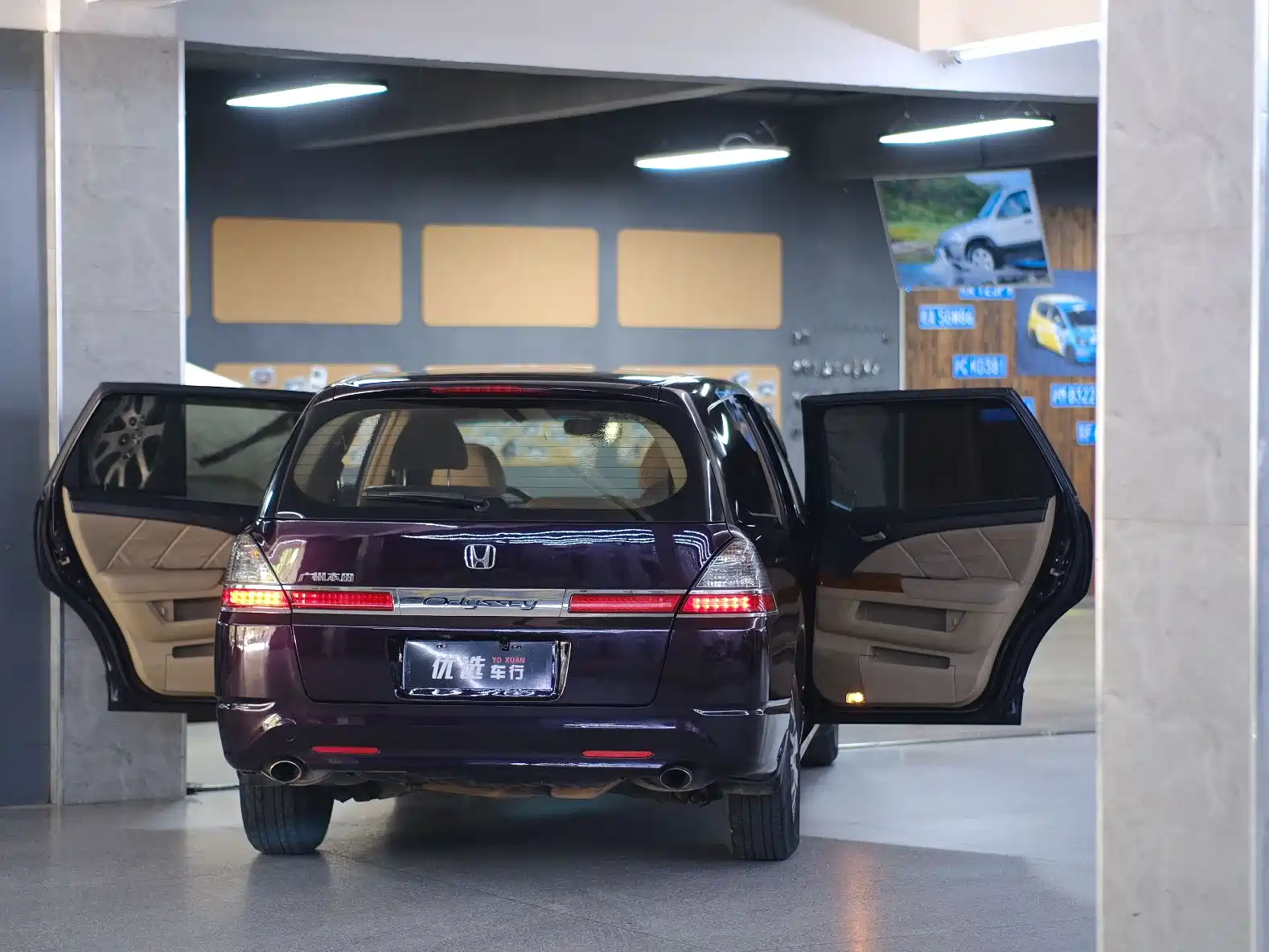 Фото 2 - Honda Odyssey