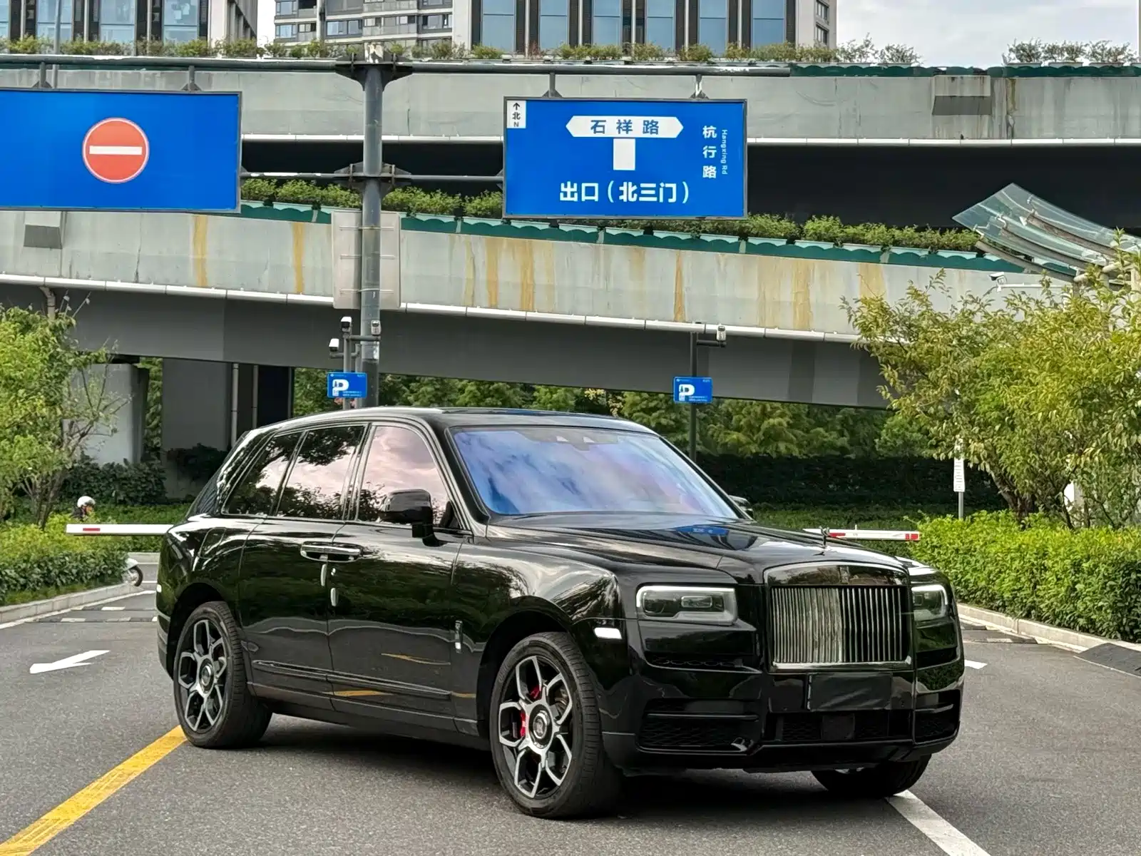 Фото 2 - Rolls-Royce Cullinan