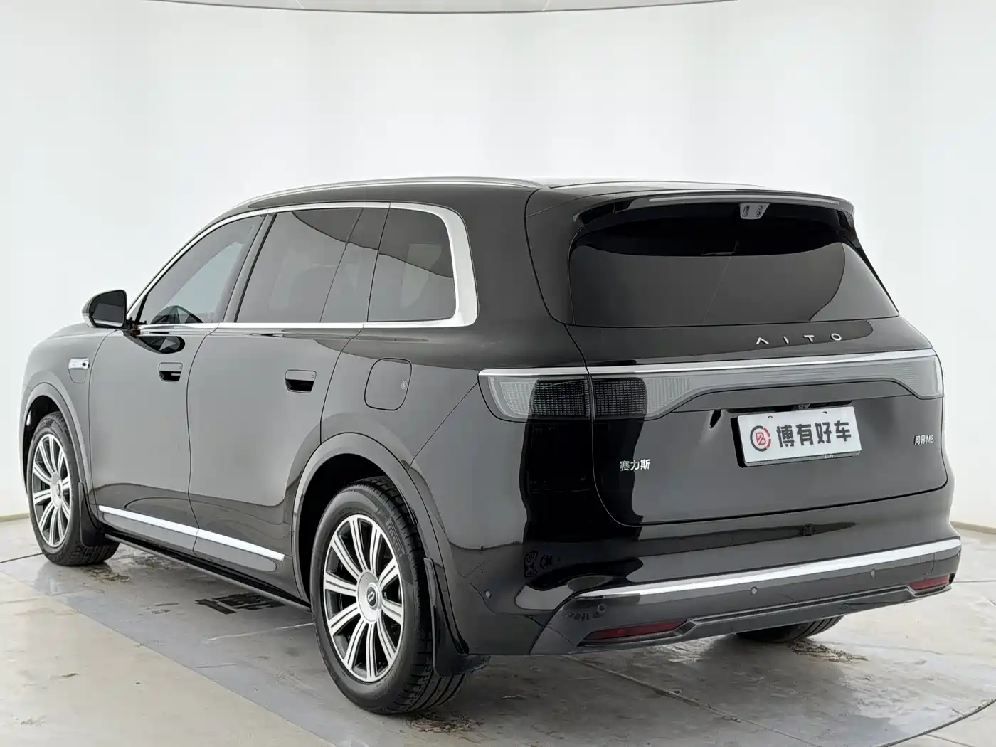 AITO Wenjie AITO M8 2025 Range Extender Max+ Edition 53.4kWh 5-seater фото 17