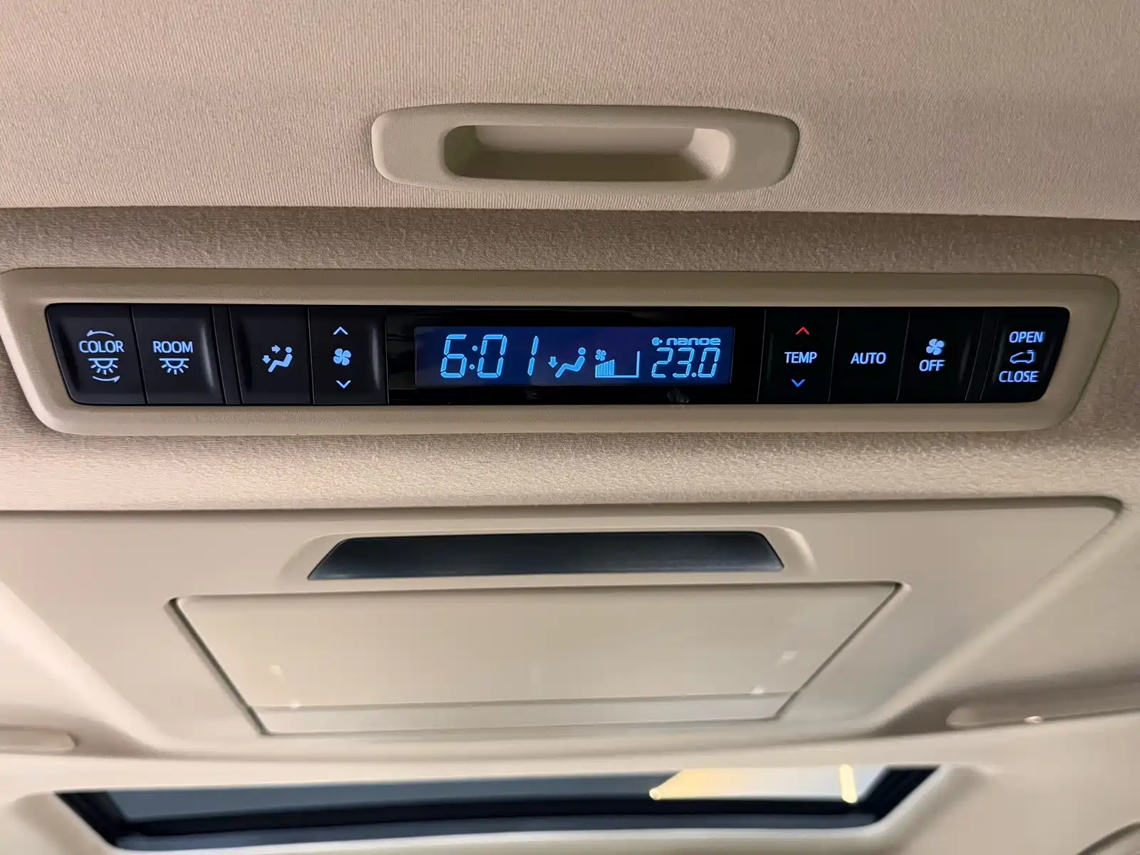 Фото 23 - Toyota Vellfire