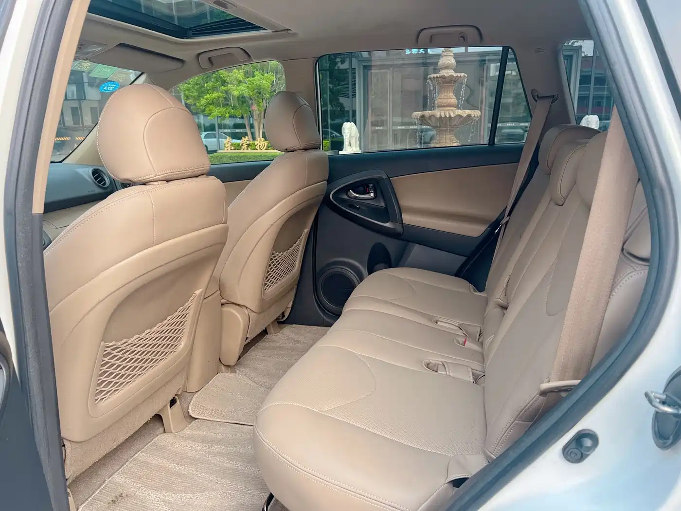 Toyota RAV4 Rongfang 2011 2.0L Automatic Luxury Edition фото 8