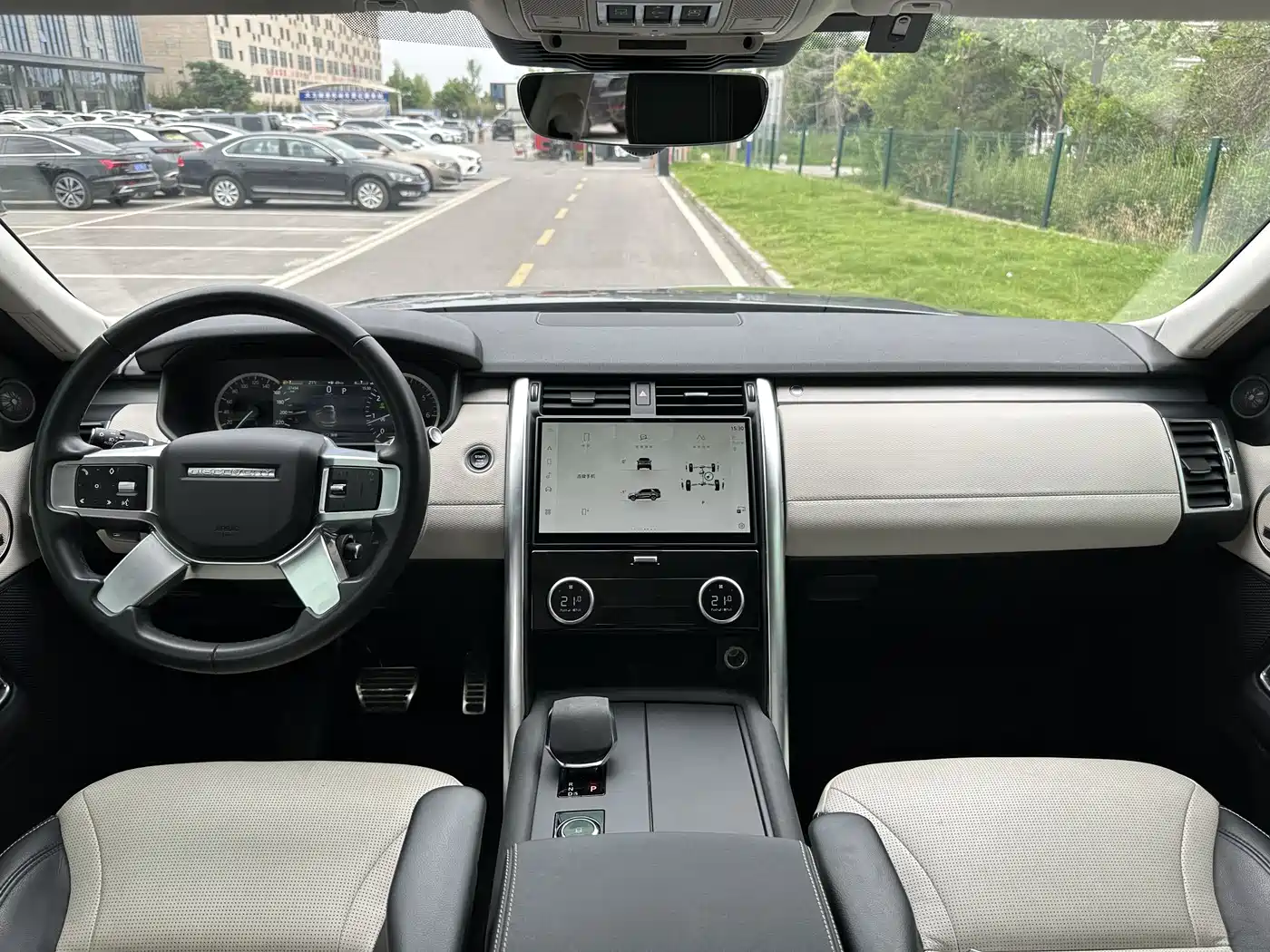 Land Rover Discovery 2023 360PS R-Dynamic SE фото 16