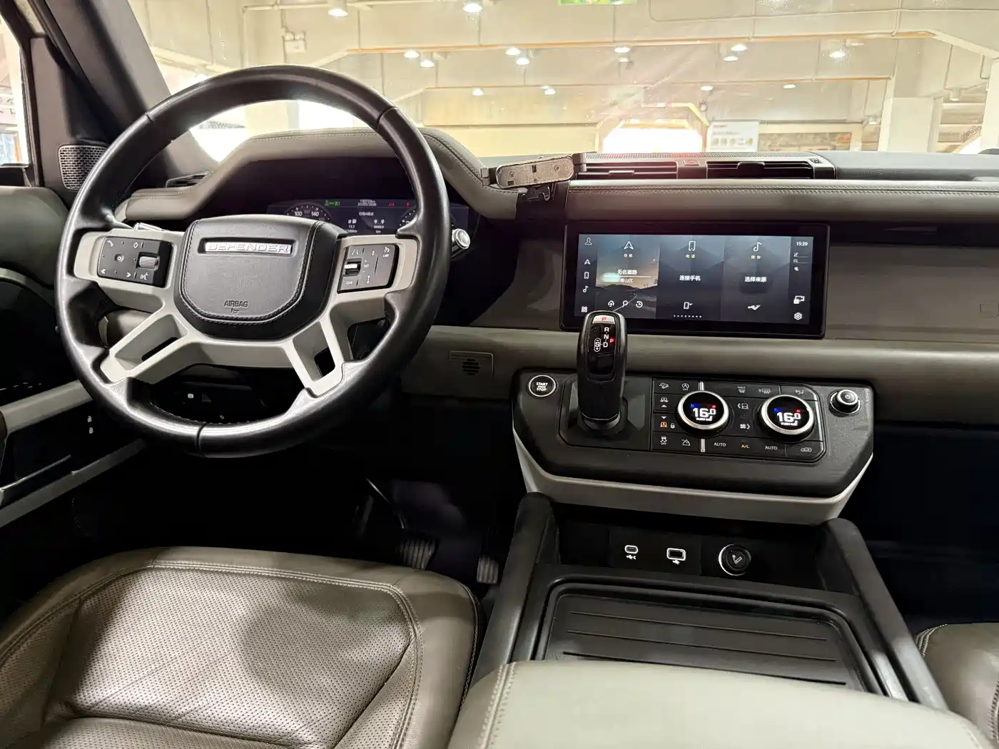 Land Rover Defender 2020 Model 110 P400 HSE фото 7
