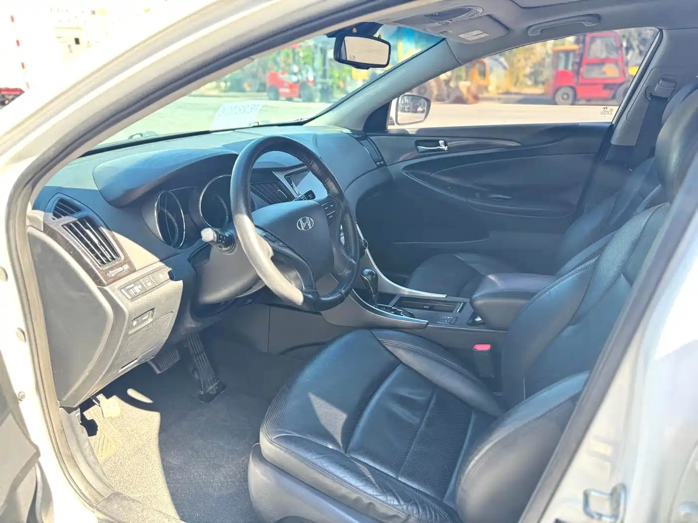 Hyundai Sonata 2013 2.4L Automatic Luxury Edition (China IV) фото 4