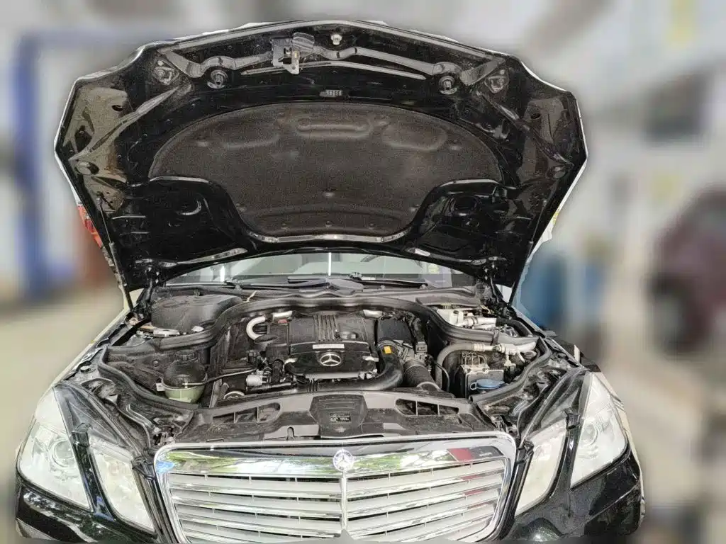 Фото 3 - Mercedes-Benz E-Class