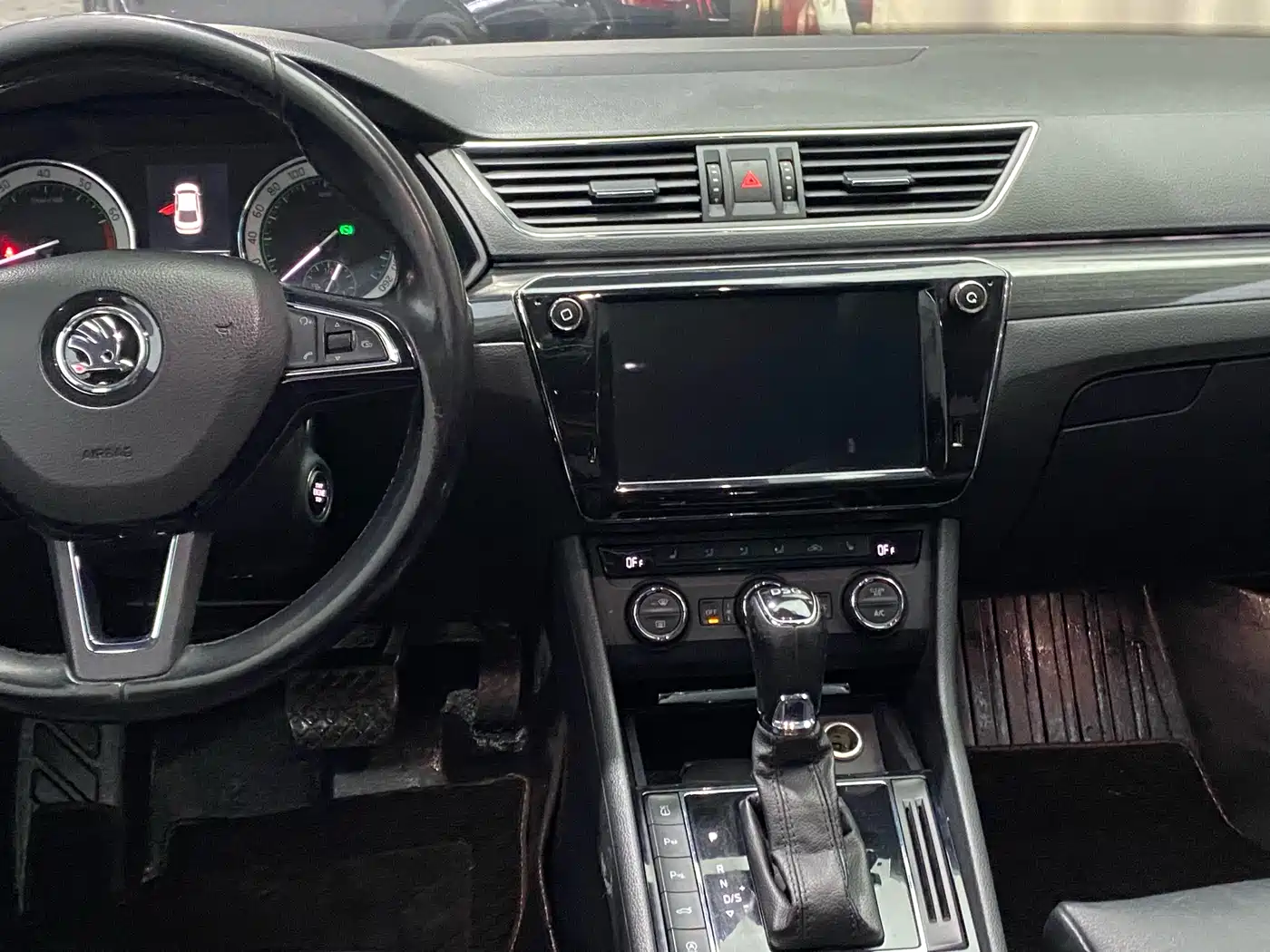 Škoda Superb 2018 TSI330 DSG Luxury Edition China V фото 16