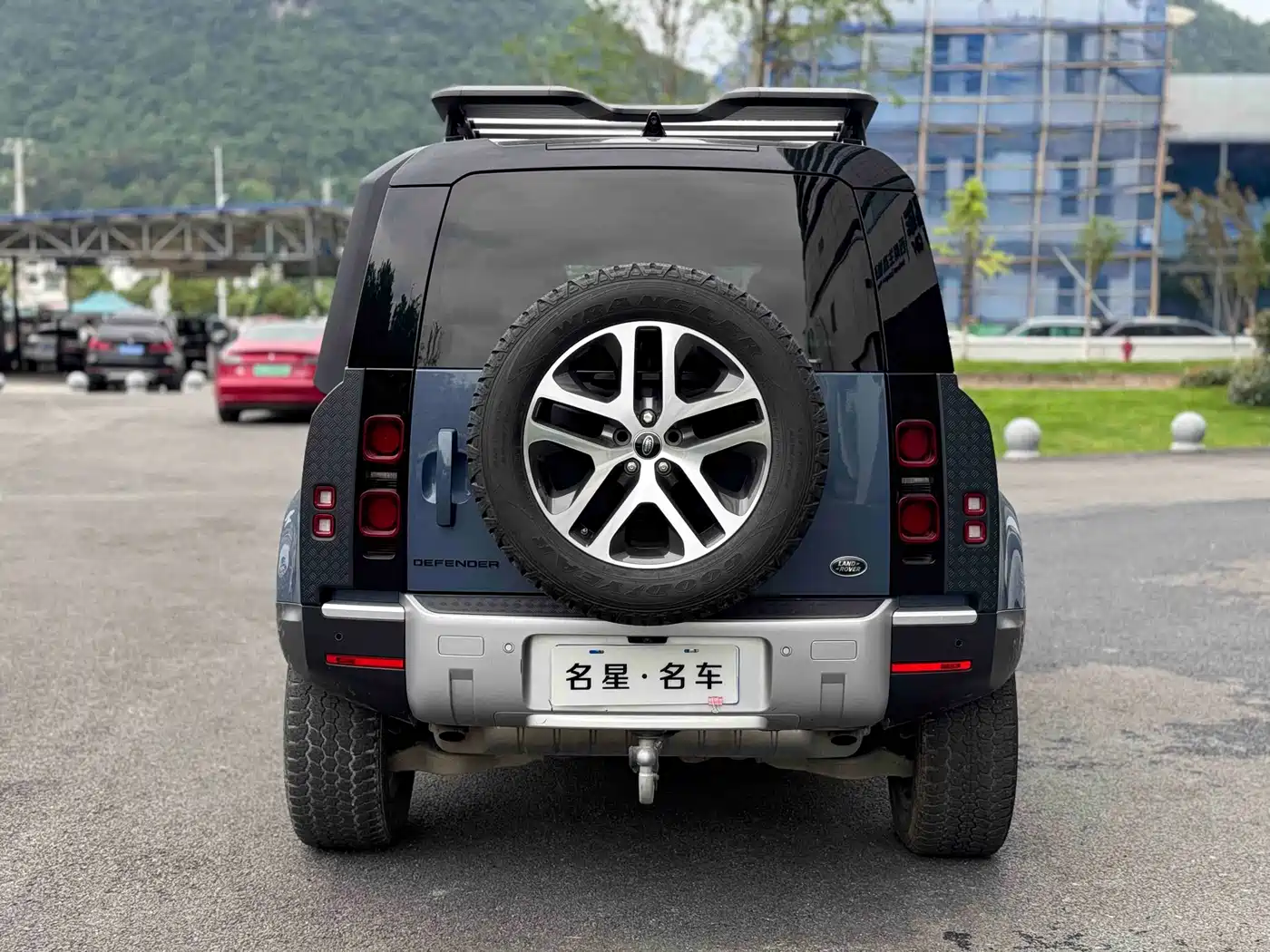 Land Rover Defender 2020 110 P400 Dark Special Edition фото 9