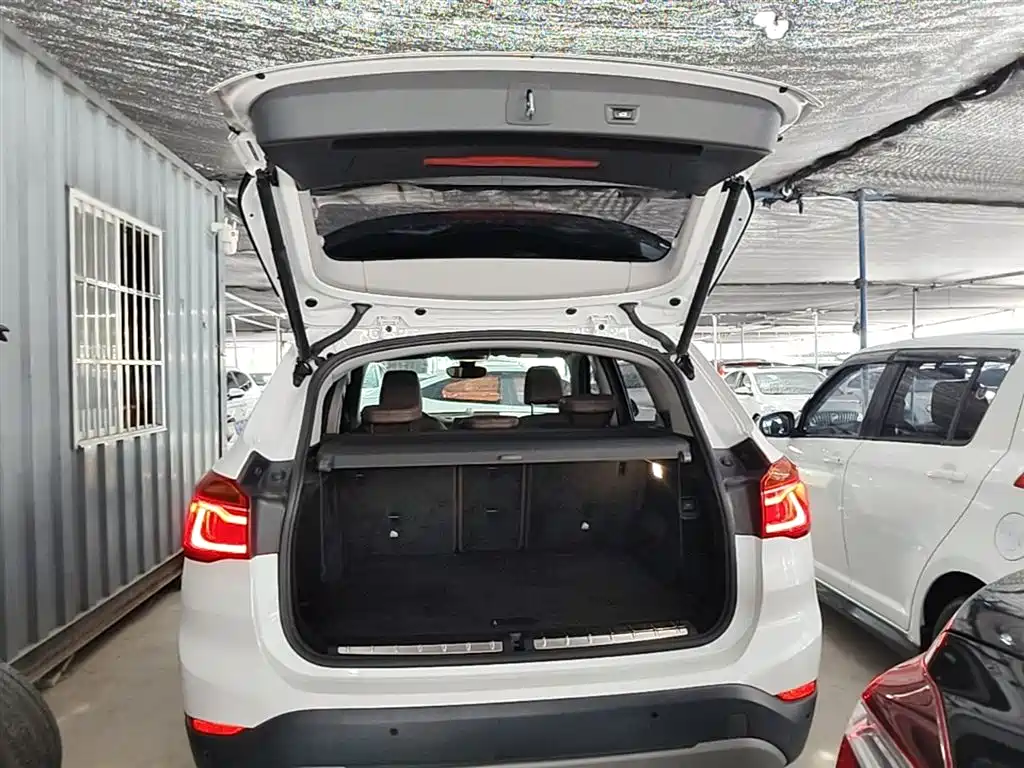BMW X1 2018 sDrive18Li Premium Model фото 19