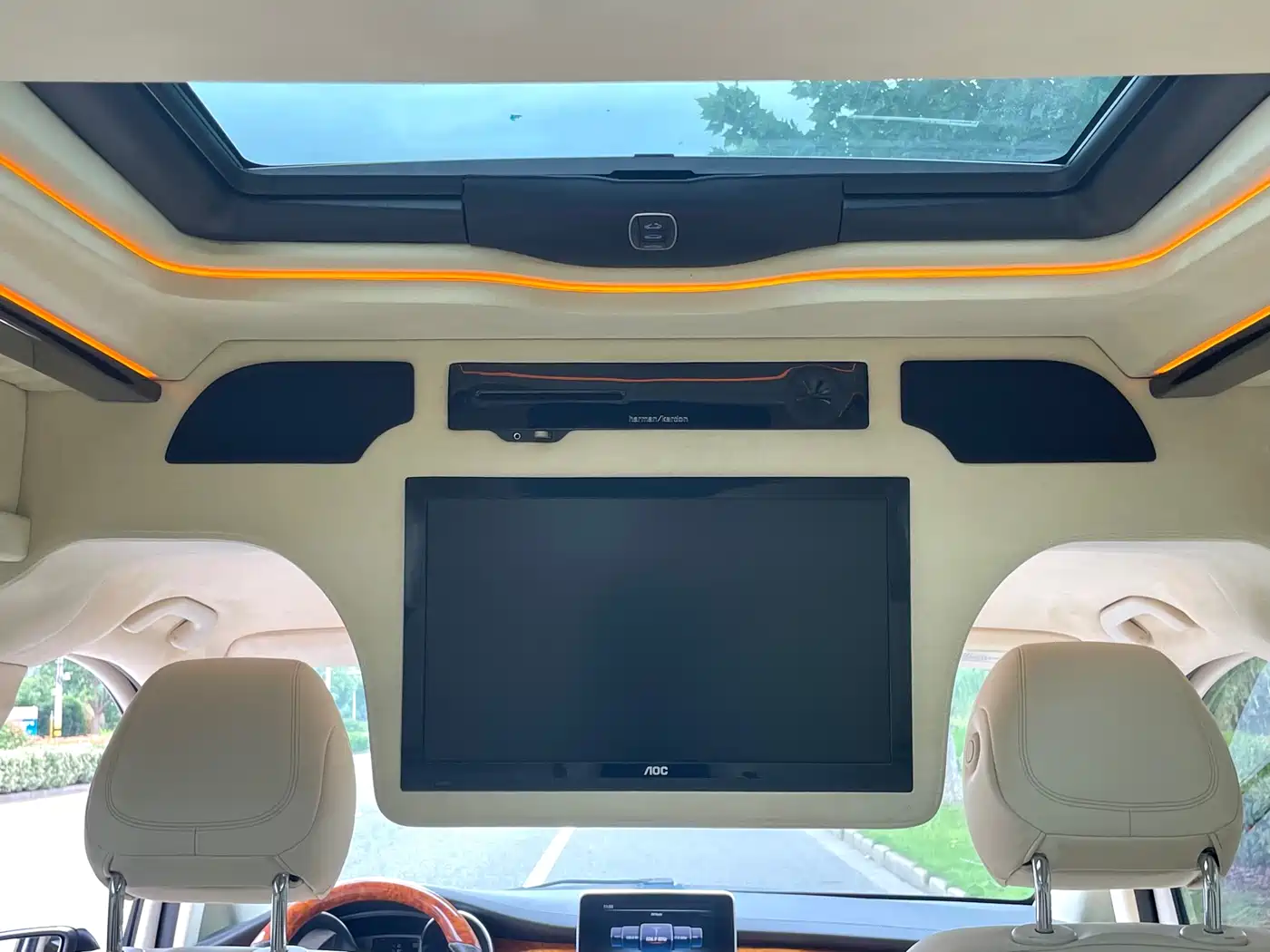 Mercedes-Benz V-Class 2017 Model V 260 L Premium Extended Edition фото 18