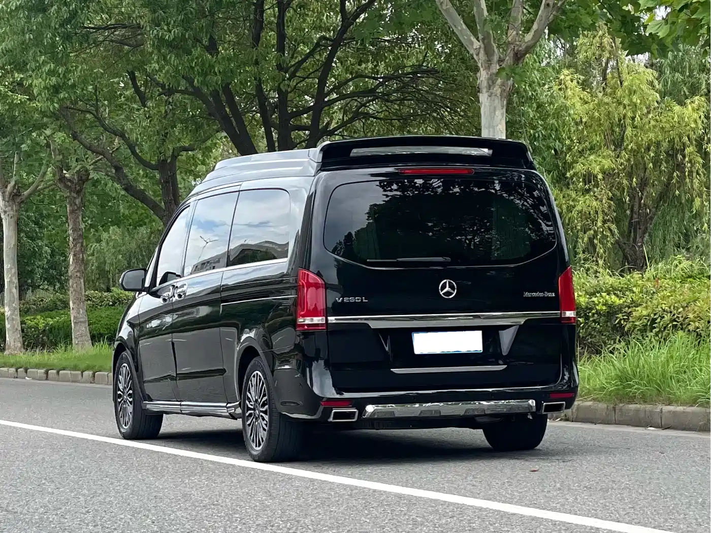 Mercedes-Benz V-Class 2017 Model V 260 L Premium Extended Edition фото 6