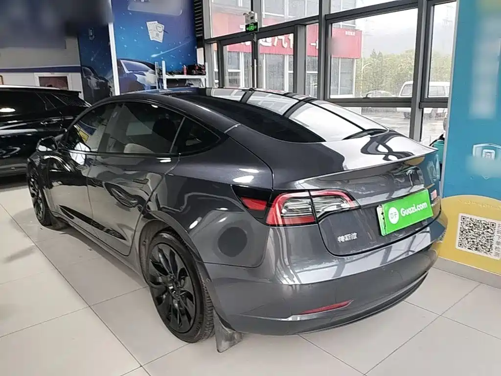 Фото 23 - Tesla Model 3