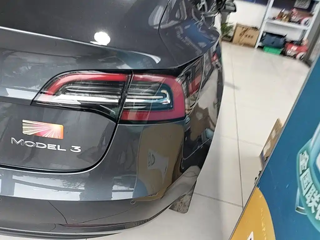 Фото 24 - Tesla Model 3