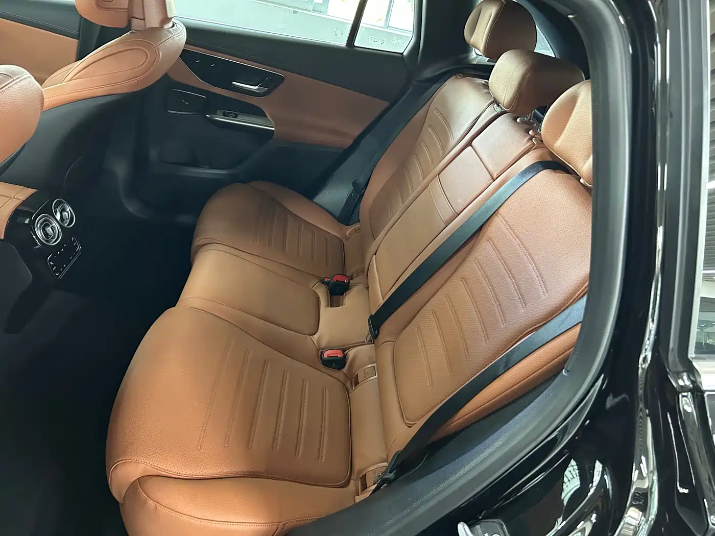 Mercedes-Benz GLC 2024 Facelift GLC 260 L 4MATIC Luxury 5-seater фото 10