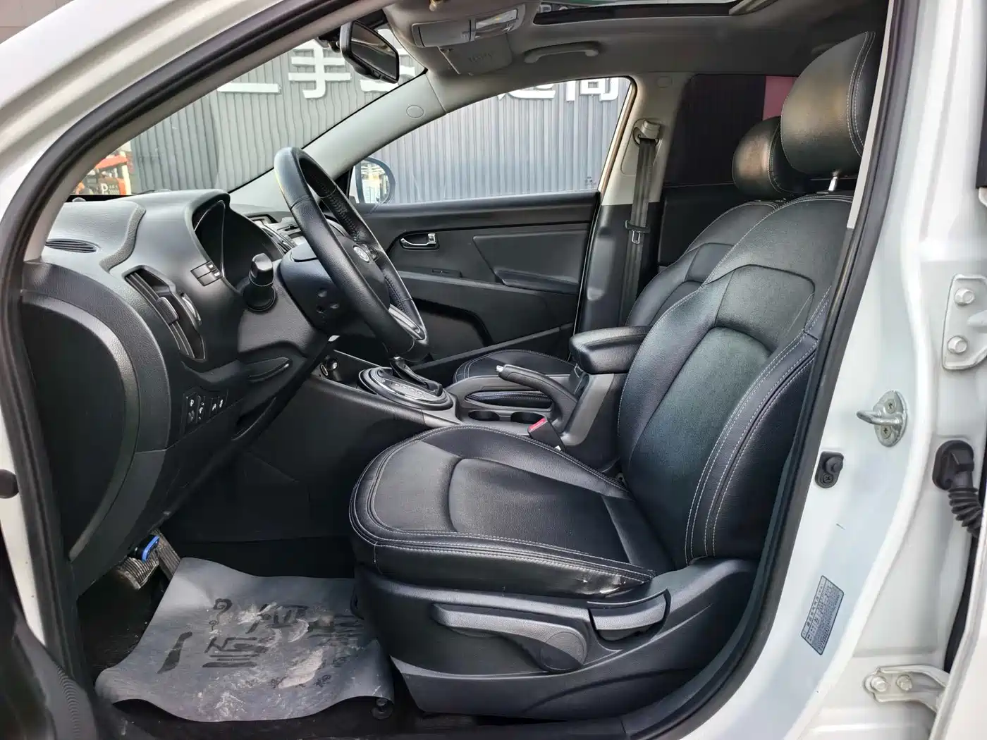 Kia Sportage 2012 2.0L Automatic 2WD NAVI Edition фото 9