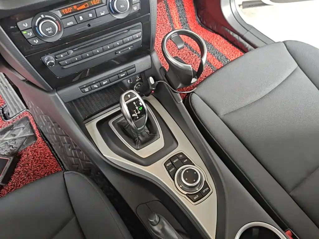 BMW X1 2014 sDrive18i Leading Edition фото 14