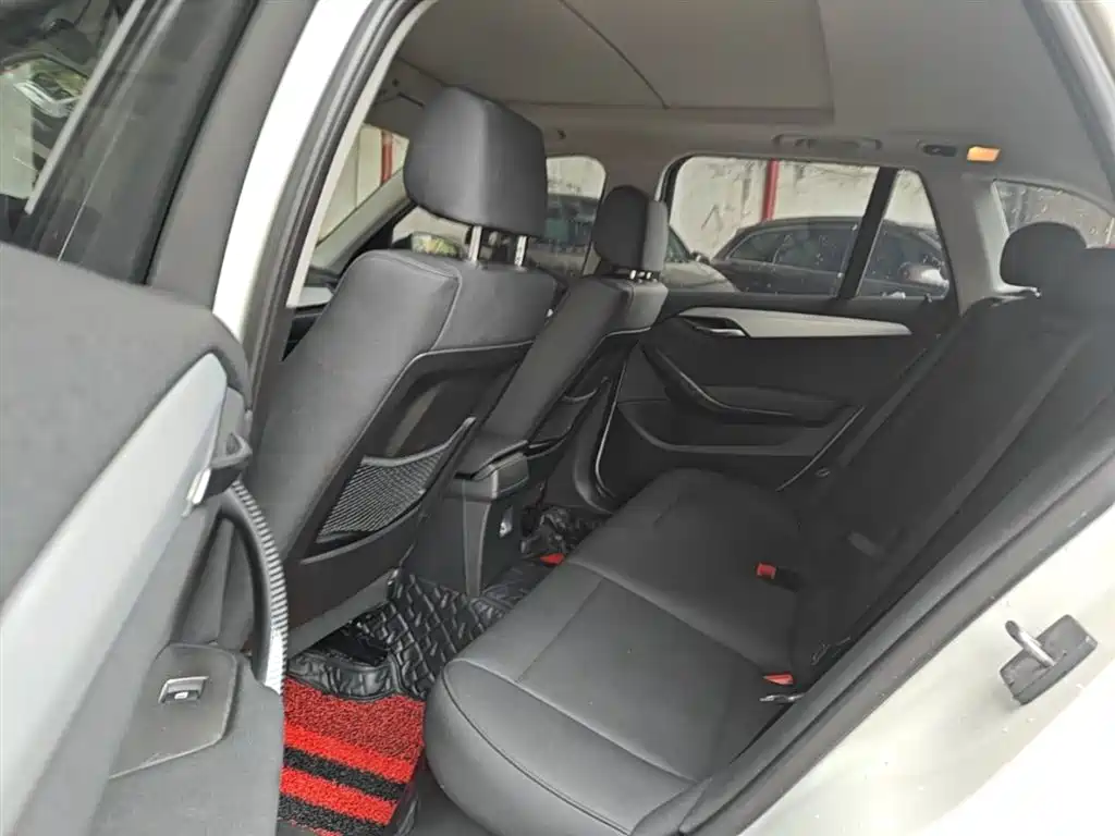 BMW X1 2014 sDrive18i Leading Edition фото 17