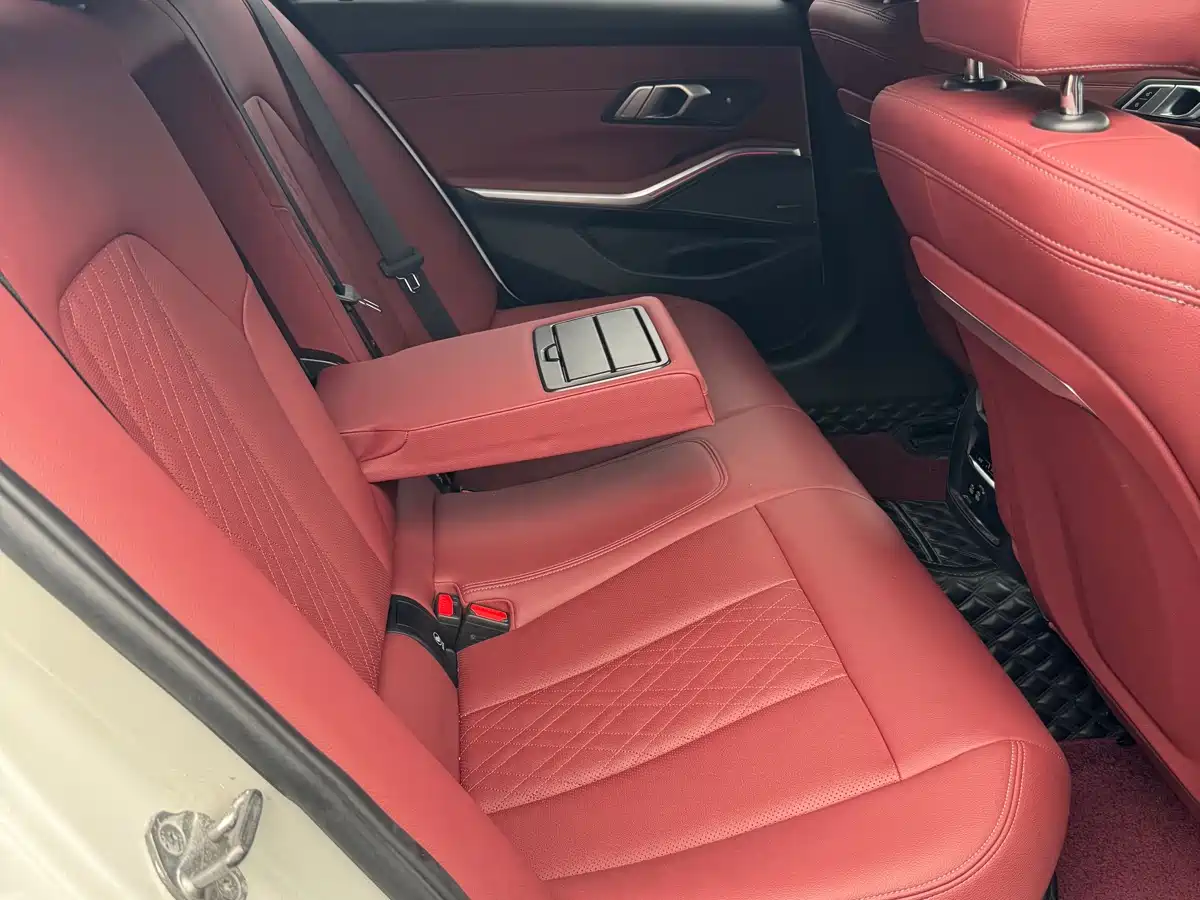 BMW 3 Series 2023 325i M Sport Black Night Package фото 17