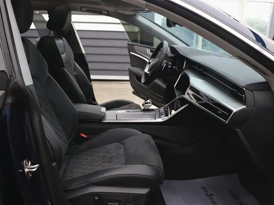 Audi A7L 2024 45 TFSI quattro Premium Luxury фото 24