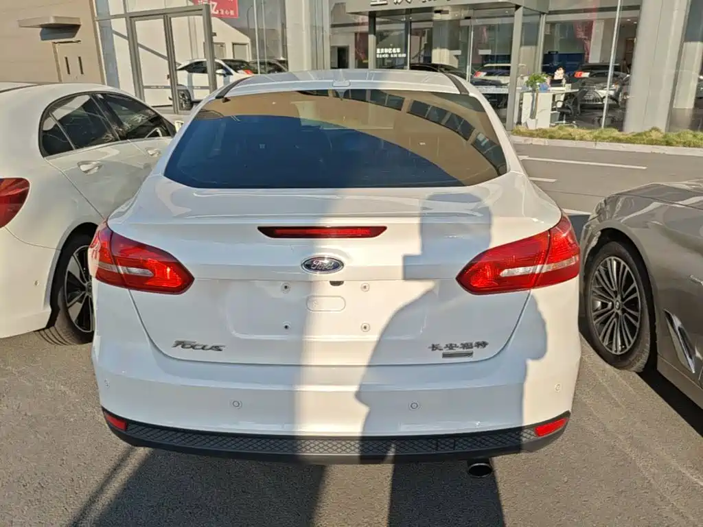 Фото 6 - Ford Focus