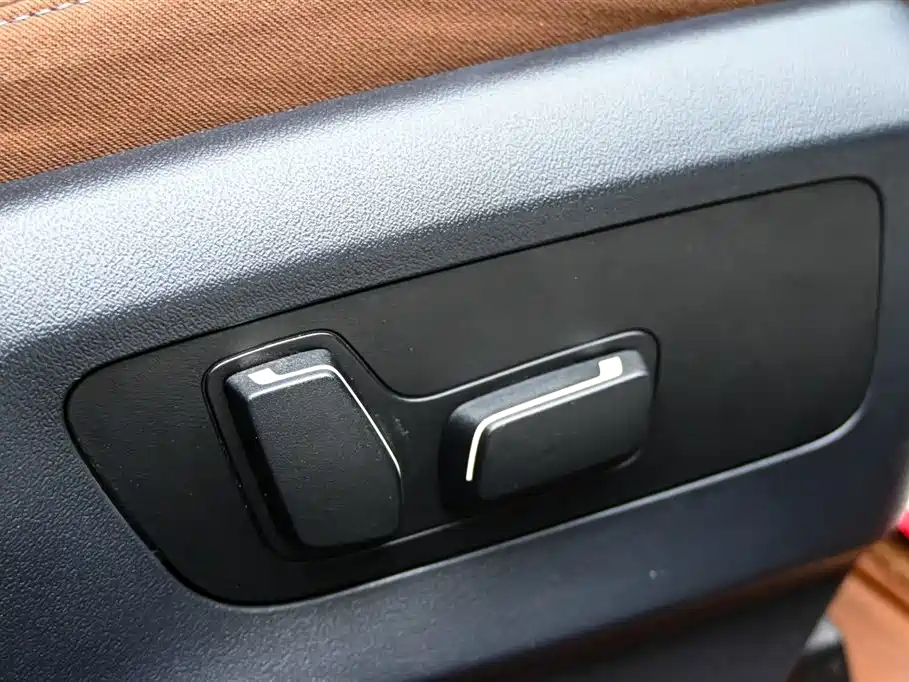 BMW 5 Series 2024 530Li Leading M Sport Package фото 27
