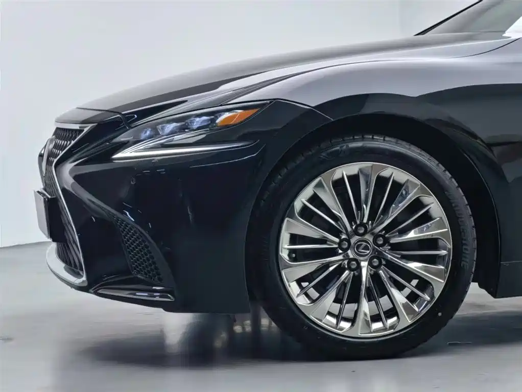 Lexus LS 2018 500h Executive Edition China V фото 12