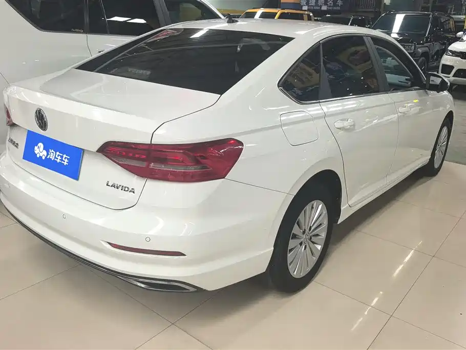 Volkswagen Lavida 2019 1.5L Automatic Comfort Edition China VI фото 3