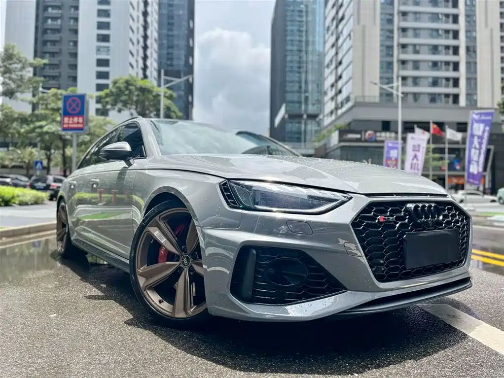 Audi RS 4 2022 2022 RS4 Avant Dark Gold Edition