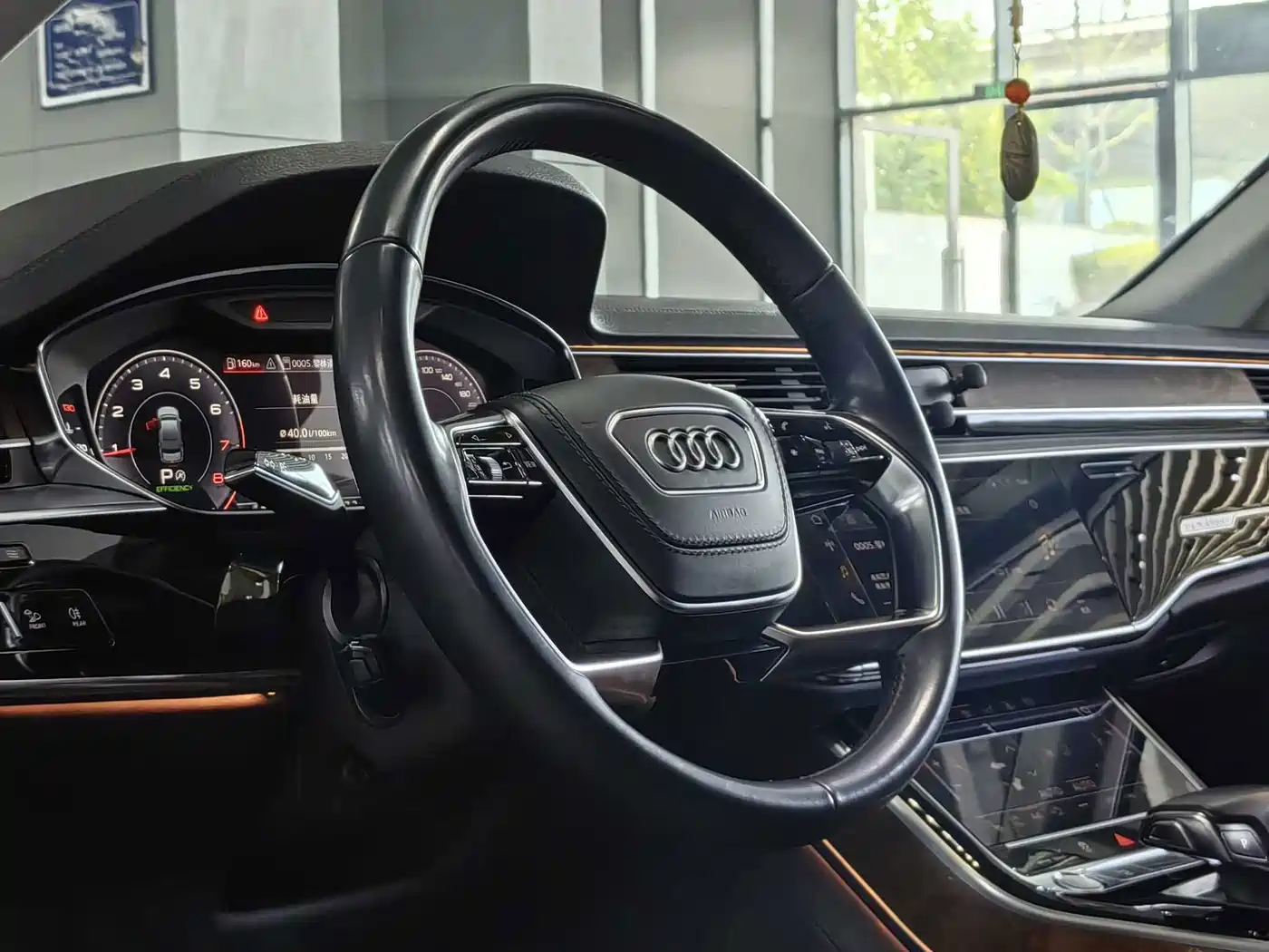 Photo 12 - Audi A8