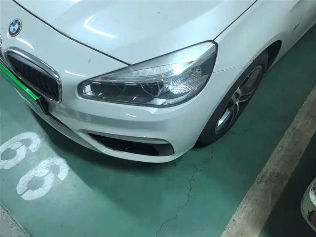 BMW 2 Series Touring 2016 218i Sport Design Package фото 24