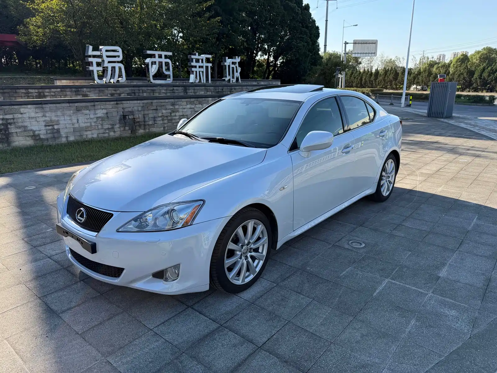 Фото 1 - Lexus IS