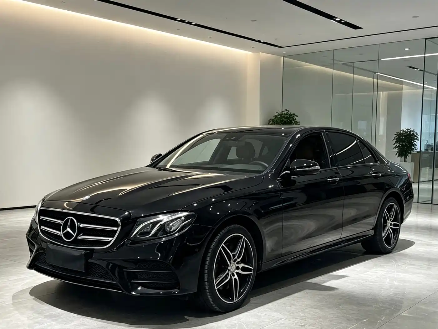 Фото 1 - Mercedes-Benz E-Class