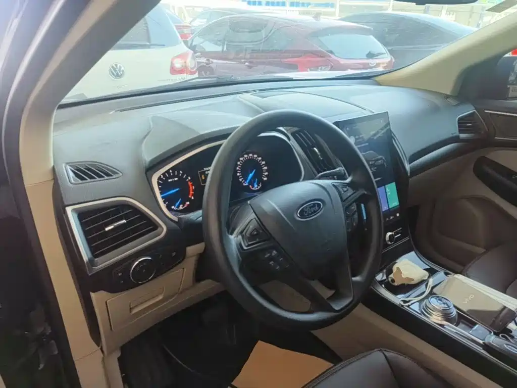 Фото 10 - Ford Edge