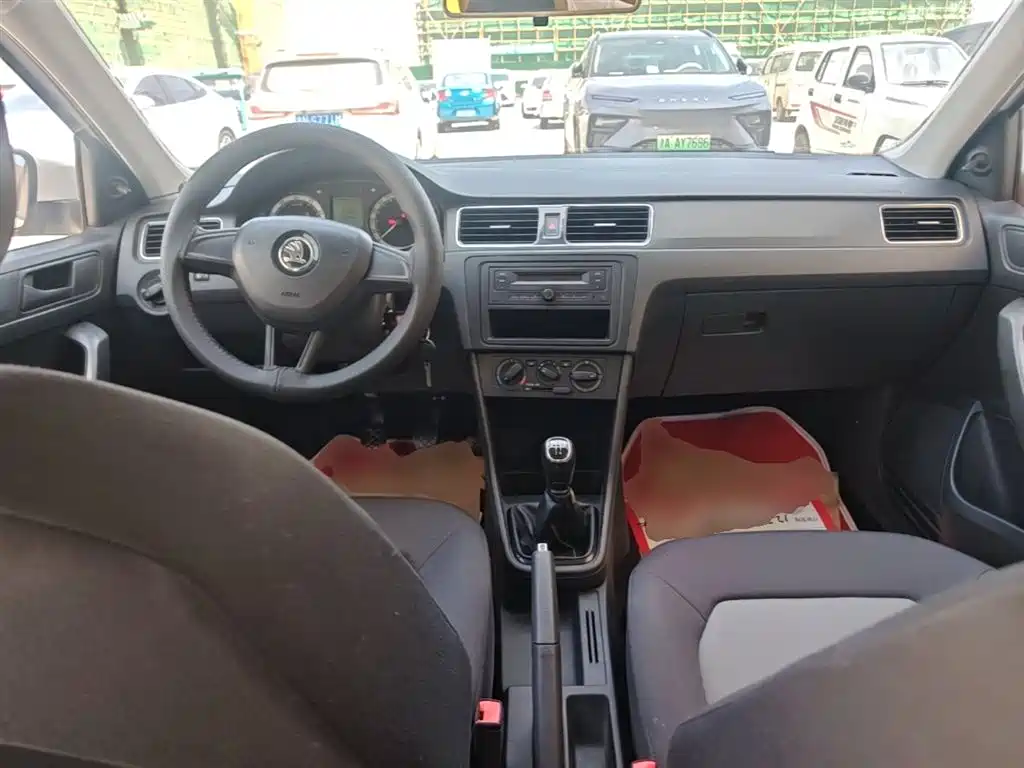 Škoda Rapid 2018 1.4L Manual Standard Edition фото 10