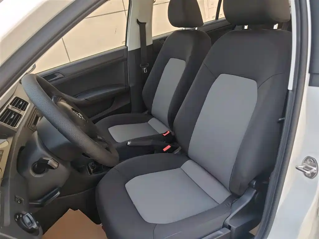 Škoda Rapid 2018 1.4L Manual Standard Edition фото 15