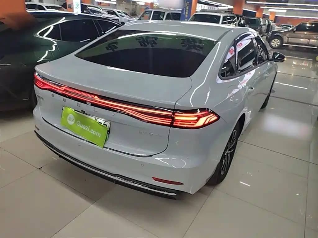 Geely Galaxy Galaxy A7 2025 EM-i 70km Luxury Edition фото 5