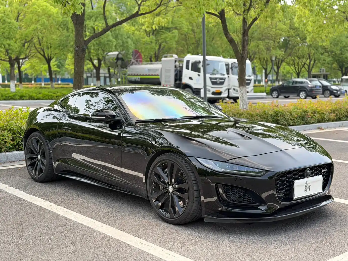 Jaguar F-TYPE 2022 P300 Hardtop R-DYNAMIC BLACK фото 4