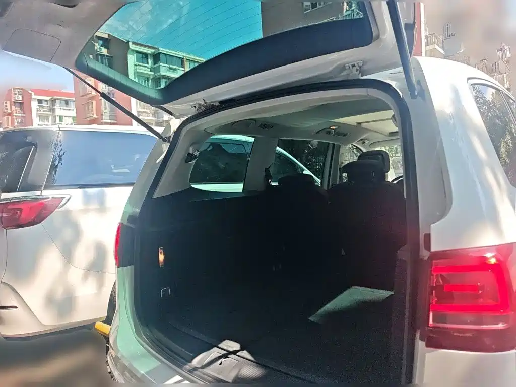 Volkswagen Sharan 2017 2016 380TSI Premium 7-seater