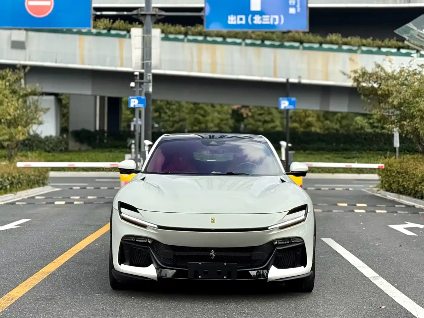 Ferrari Purosangue 2023 — пригон из Китая