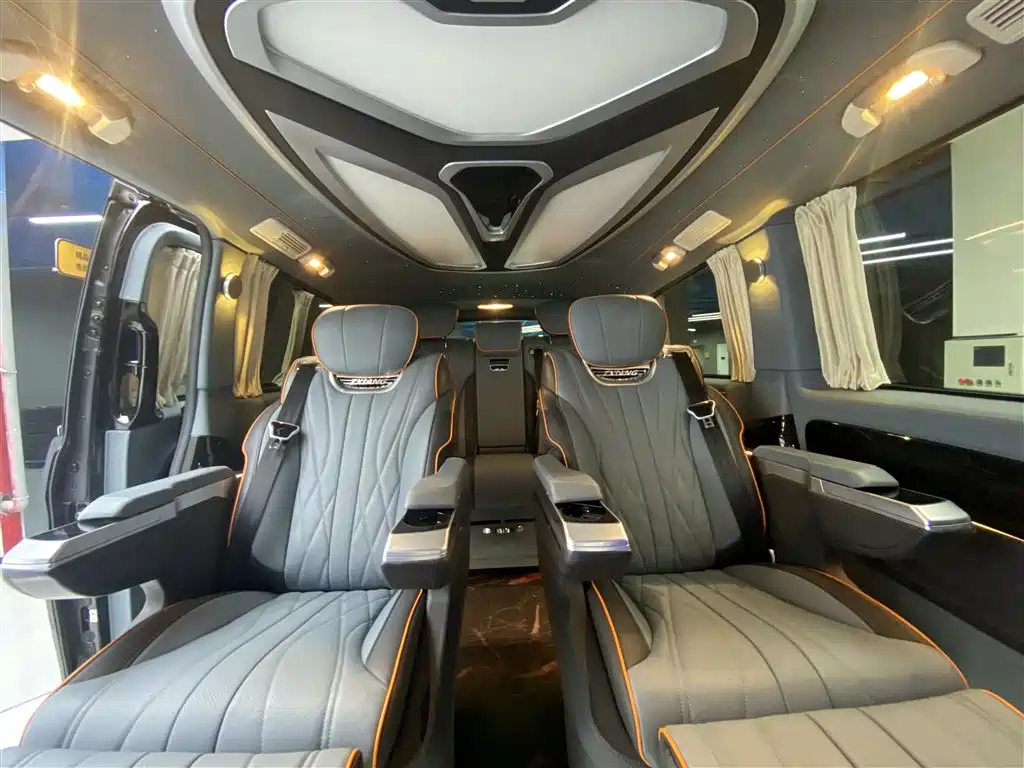 Mercedes-Benz Vito 2023 2.0T Elite 7-Seater фото 10