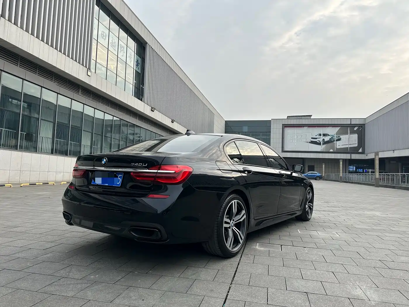 BMW 7 Series 2018 740Li xDrive Premium Type M Sport Package фото 6