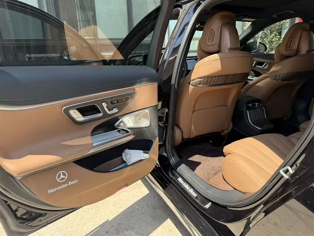 Mercedes-Benz E-Class 2026 E 300 L Luxury фото 4