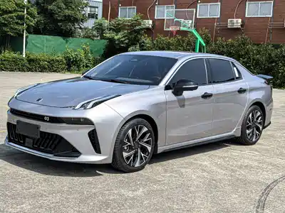 Lynk & Co 03