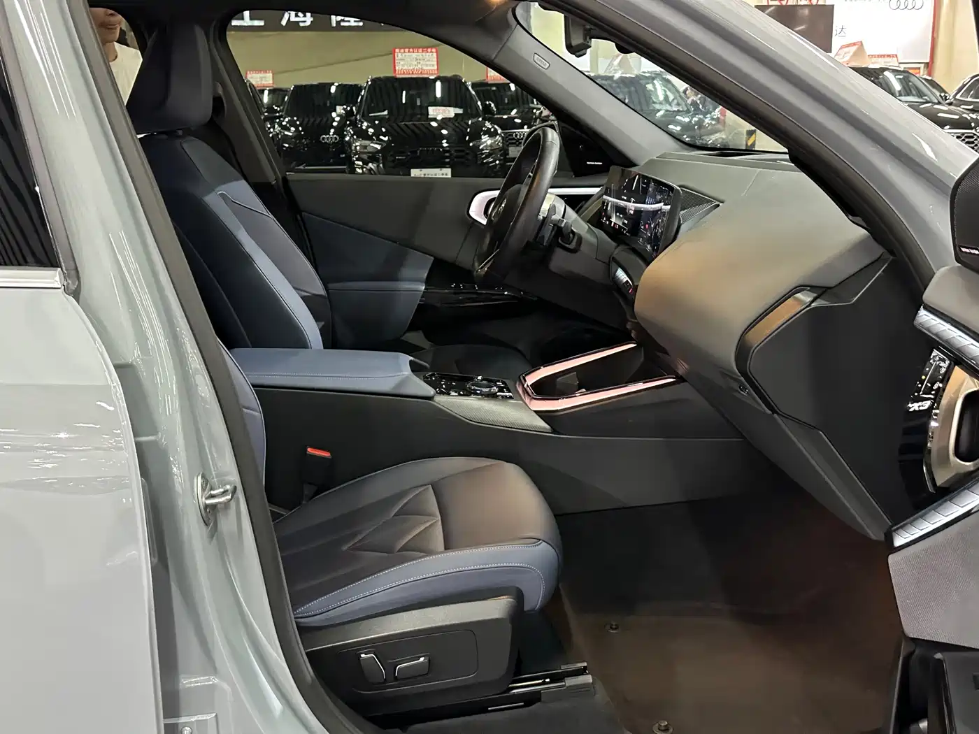 BMW X3 2025 xDrive30L Premium Model M Sport Black Package фото 15