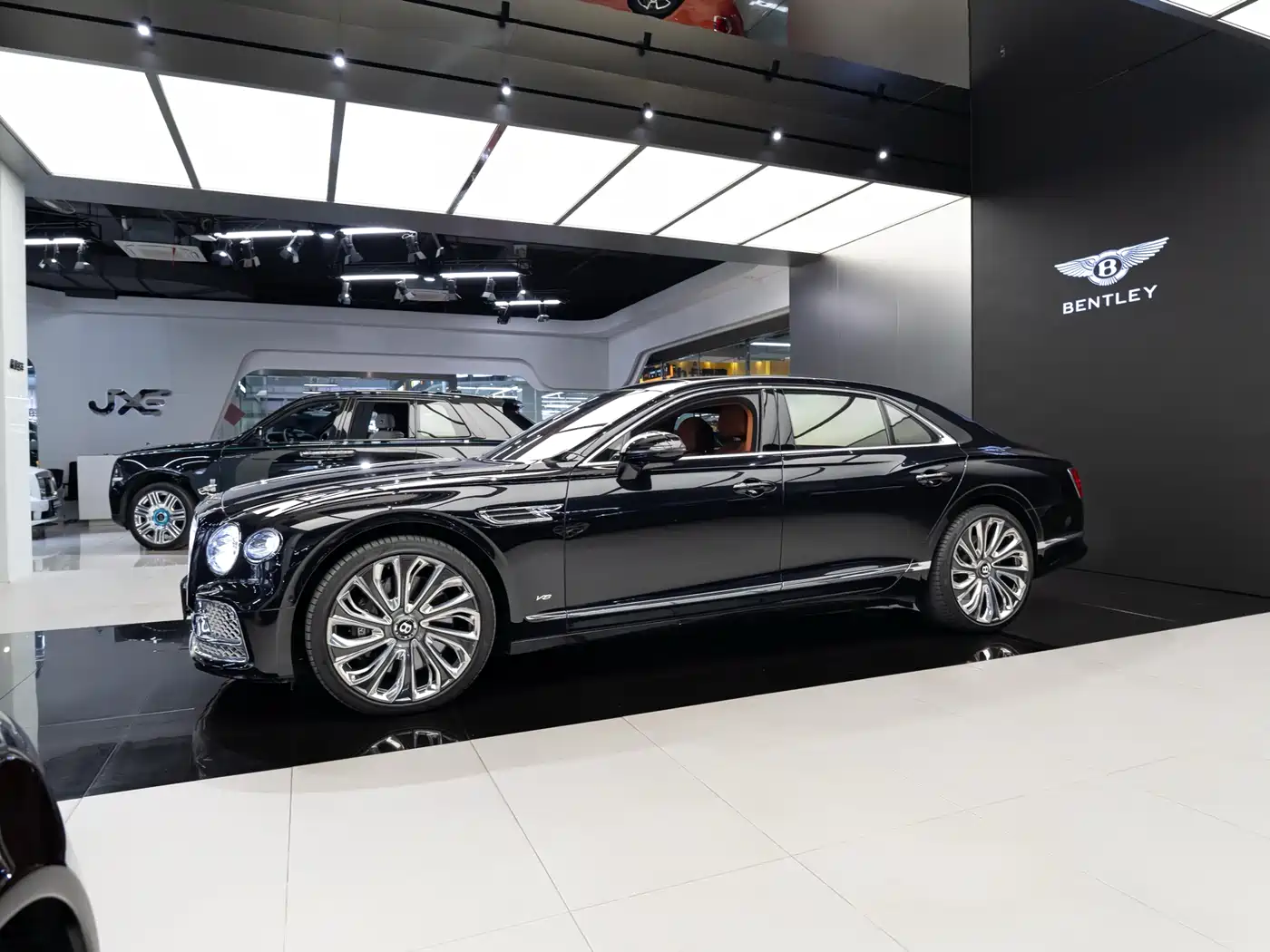 Bentley Flying Spur 2021 4.0T V8 Standard Version фото 13