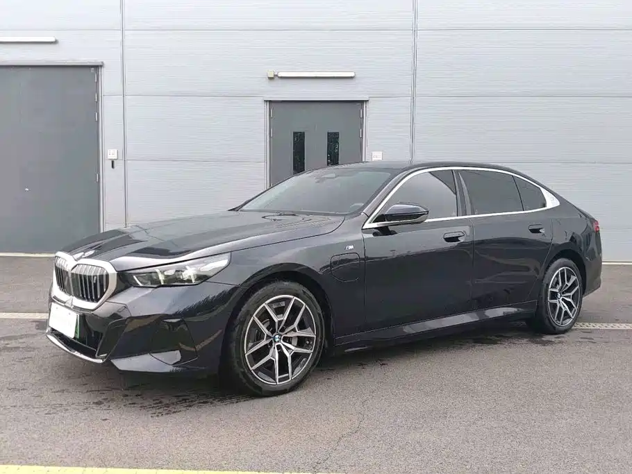 2025 BMW i5